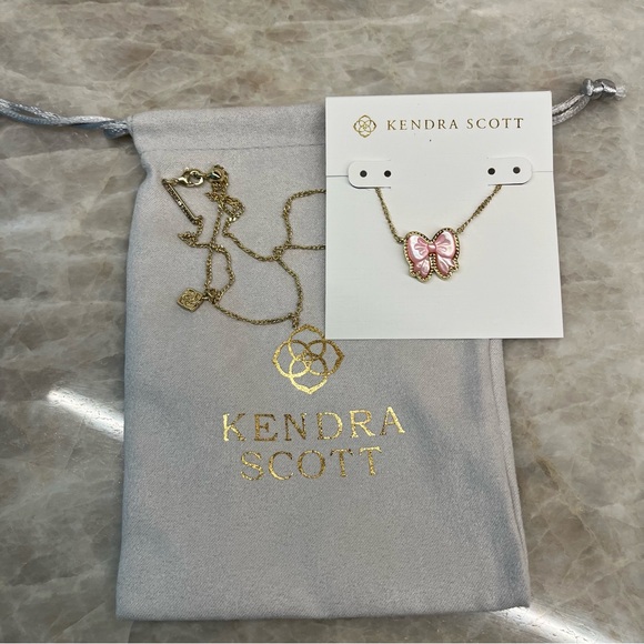 🎀✨Kendra Scott Haley Bow Gold Pendant Necklace In Blush Mother of Pearl New✨ 🎀 - Picture 6 of 8